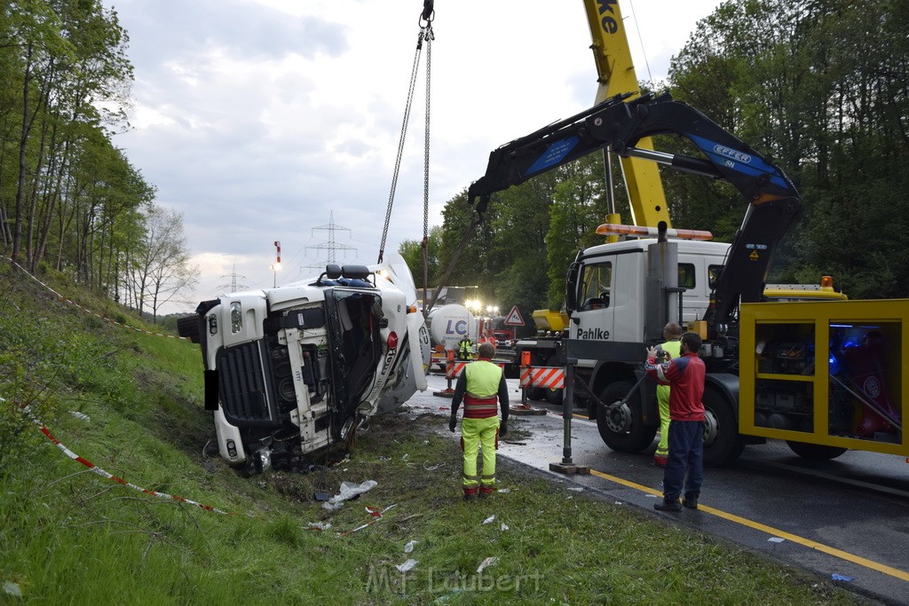 VU Gefahrgut LKW umgestuerzt A 4 Rich Koeln Hoehe AS Gummersbach P407.JPG - Miklos Laubert